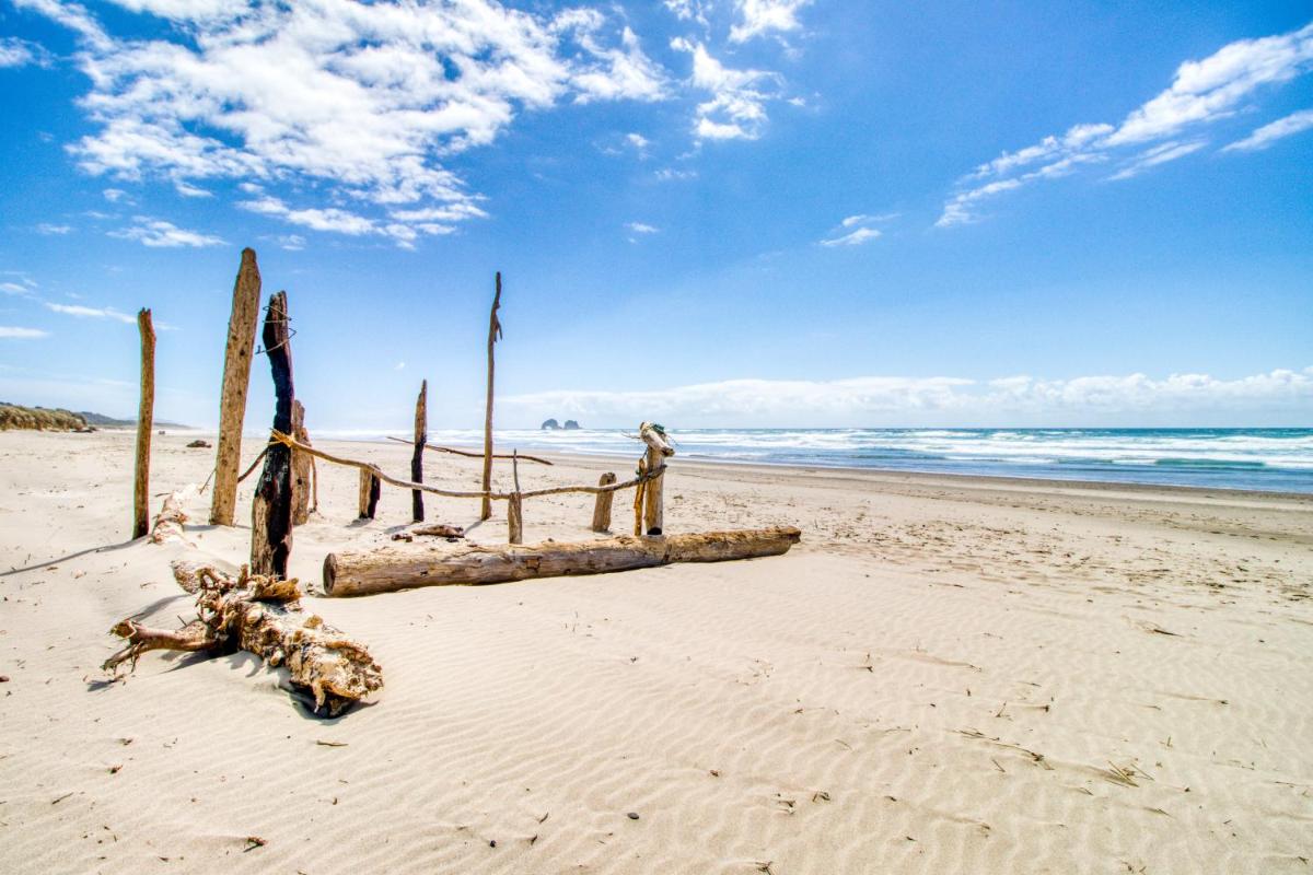 Rockaway Beach Comfy Retreat - Housity