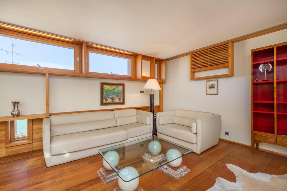 2BD Modern Apartment in Geneva Center with Rooftop by GuestLee - Housity