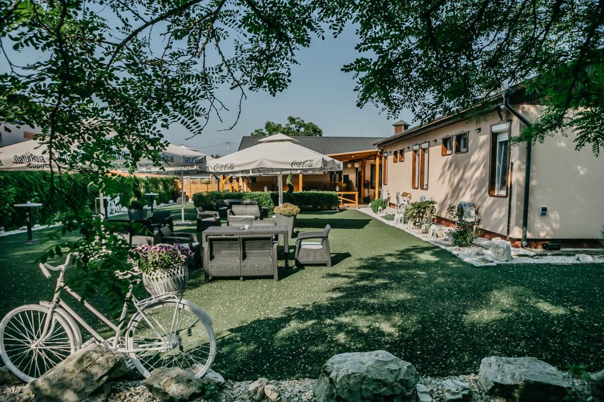 Sztár Motel Étterem - Housity