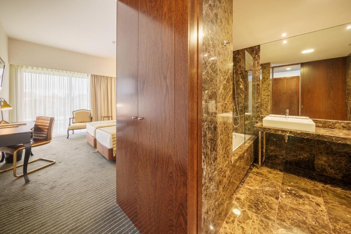 Uma casa de banho em Monte Real - Hotel, Termas & Spa