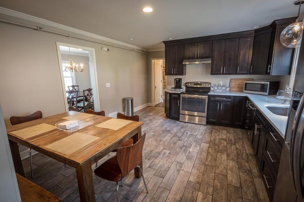 Warfield House - Housity