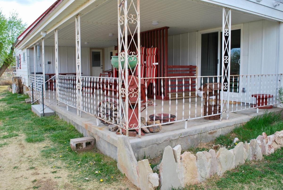 Dora's Country Cottage - Housity