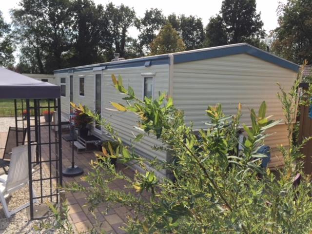 Comfortabel 4-persoons chalet (airco + fietsen) op Recreatiepark Eikenhof - Housity