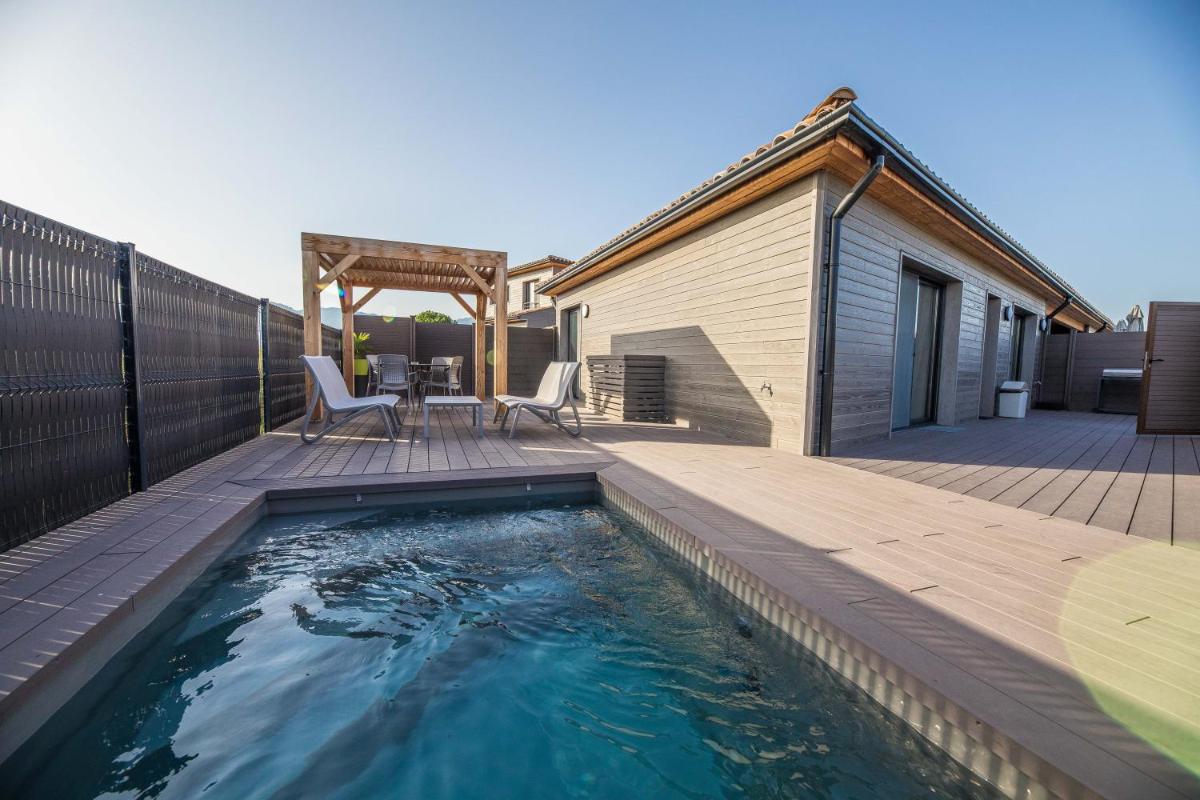Piscine de l'établissement Résidence Pierre & Vacances Premium Vesna Rossa ou située à proximité