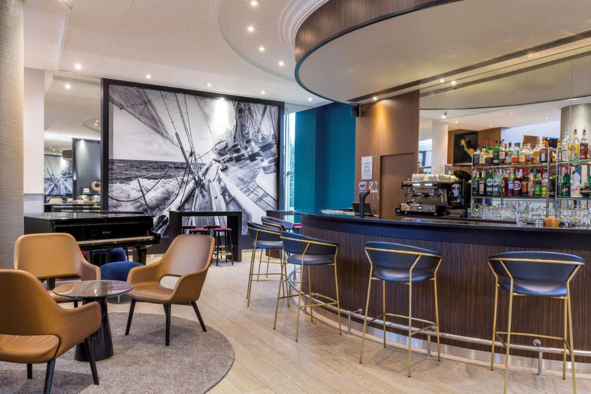 Salon ou bar de l'établissement Best Western Plus Hotel Admiral