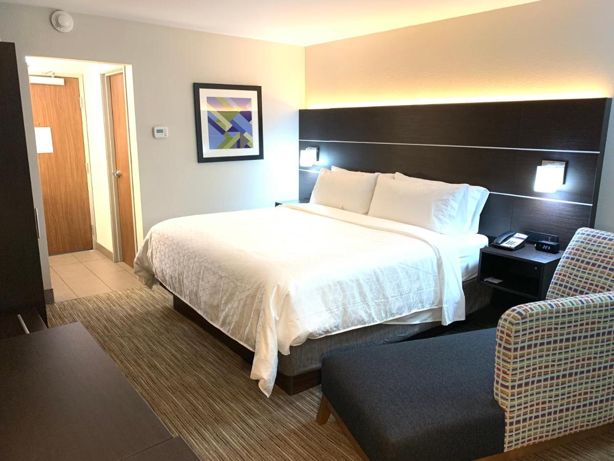 Holiday Inn Express - Allentown North, an IHG Hotel - Housity