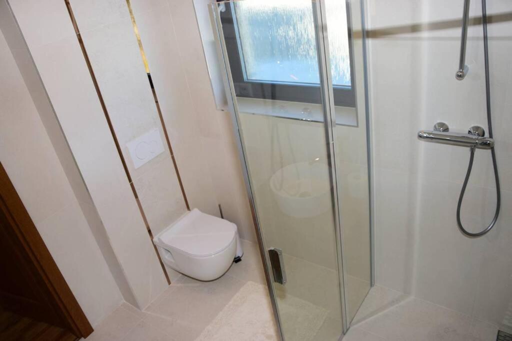 KOLOMOCHI House - Housity