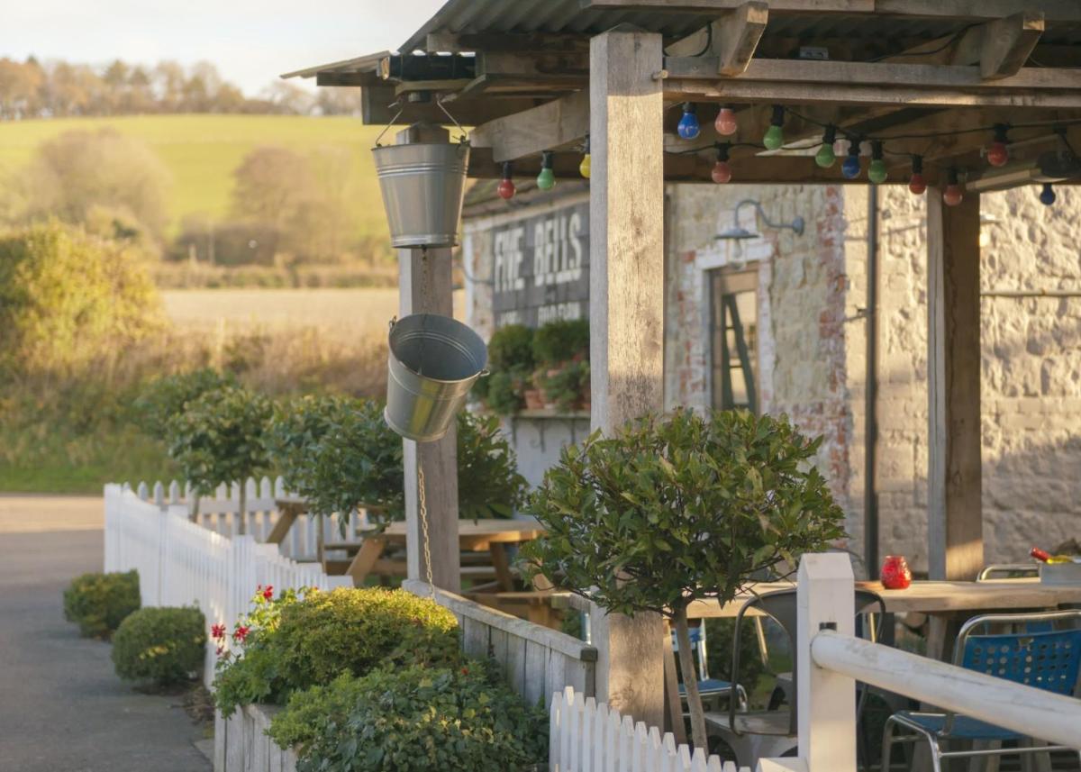 The Five Bells Inn - Housity