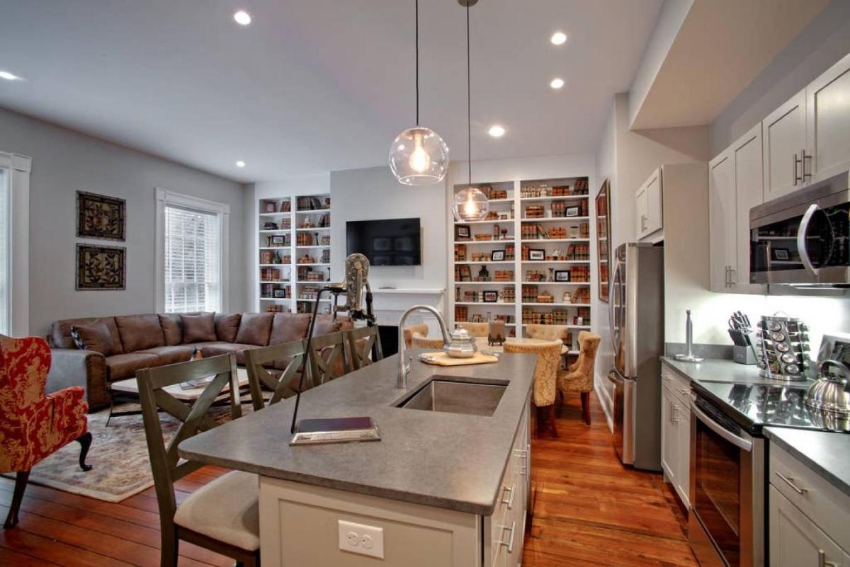 Sophisticated Historic Remodeled 9 bedroom Home - Housity