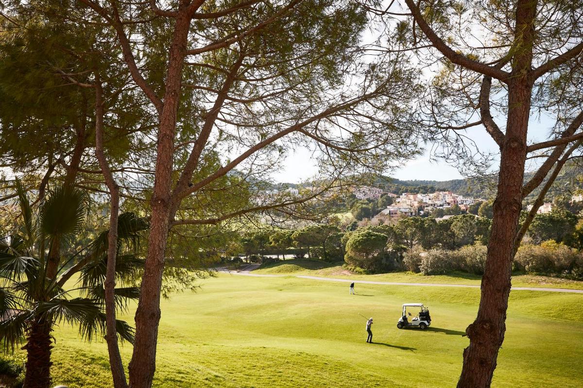 Instalaciones para jugar al golf en el hotel o alrededores
