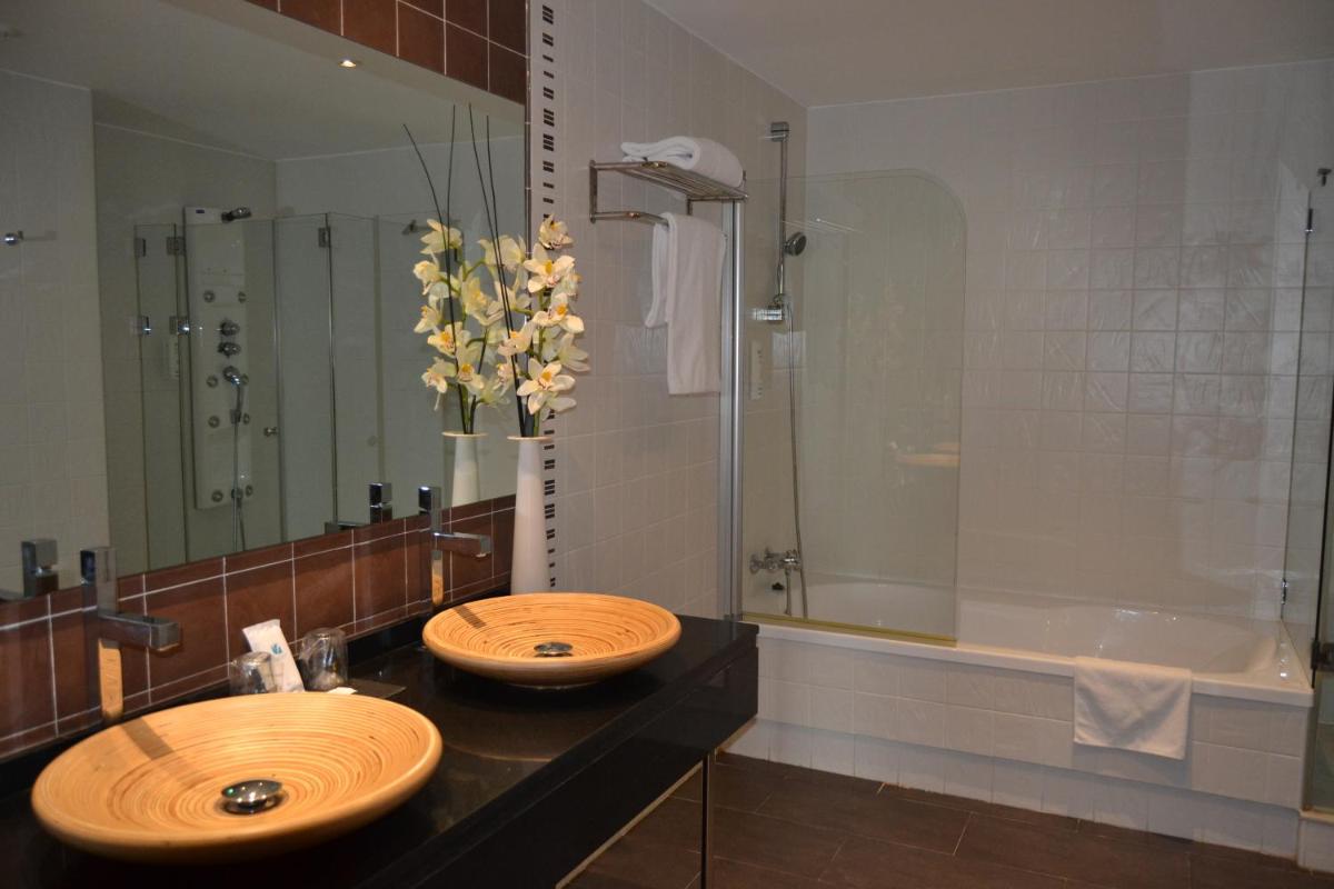 Un baño de Hotel Spa Odeón