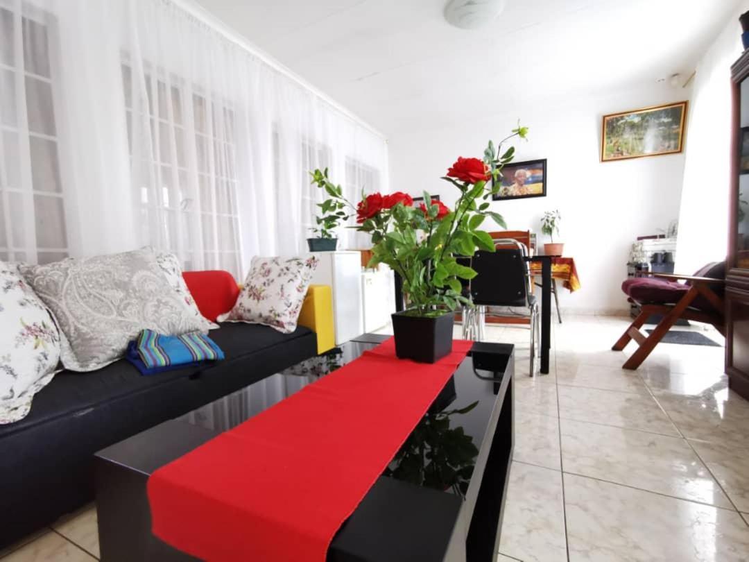 Cozy Warm Feel - Housity
