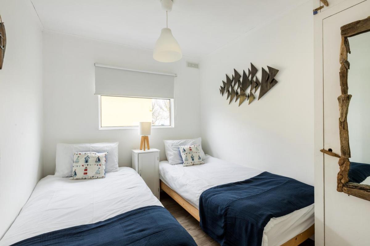 The Beach Huts - Housity