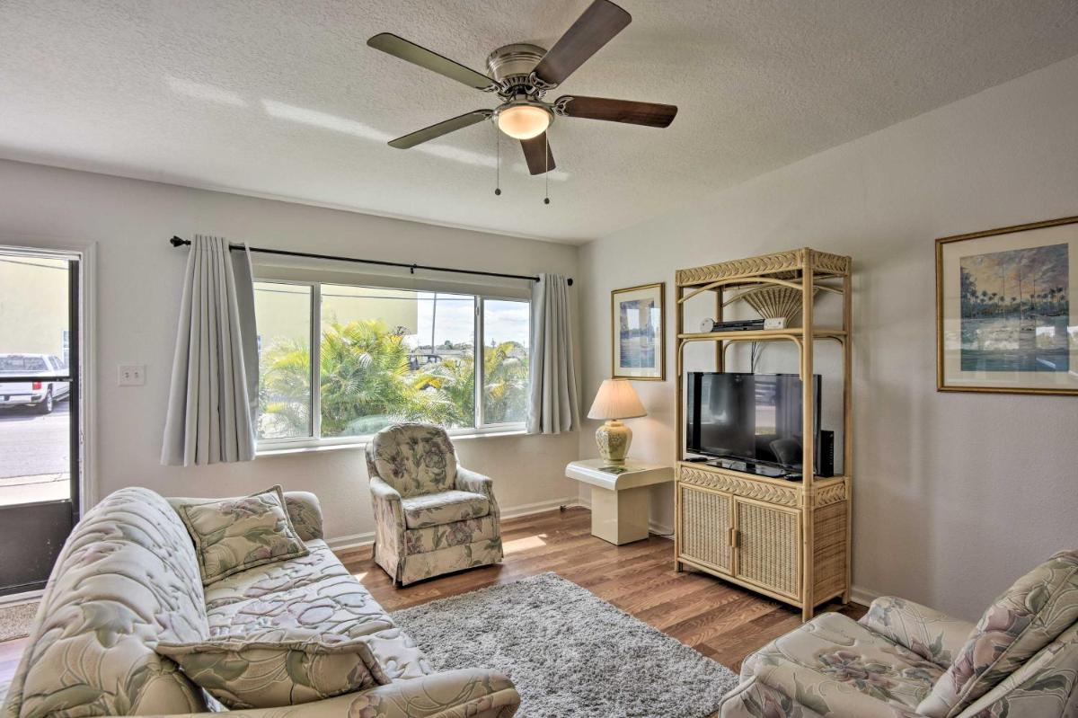 Sunny Cocoa Beach Home Walk to Sea and Attractions! - Housity