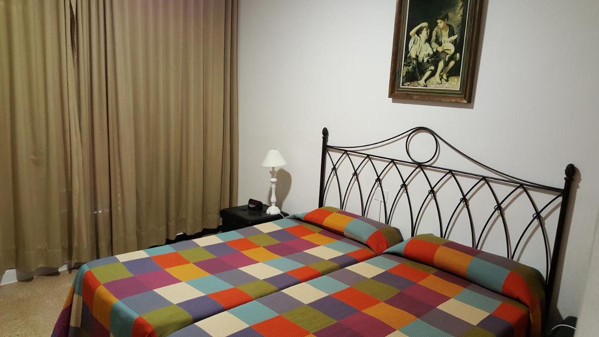 Hostal Residencia Catalina - Housity