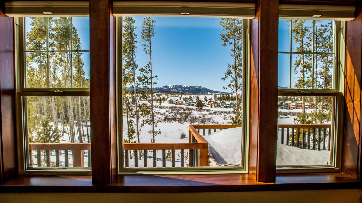 Cozens Pointe E 102 condo - Housity