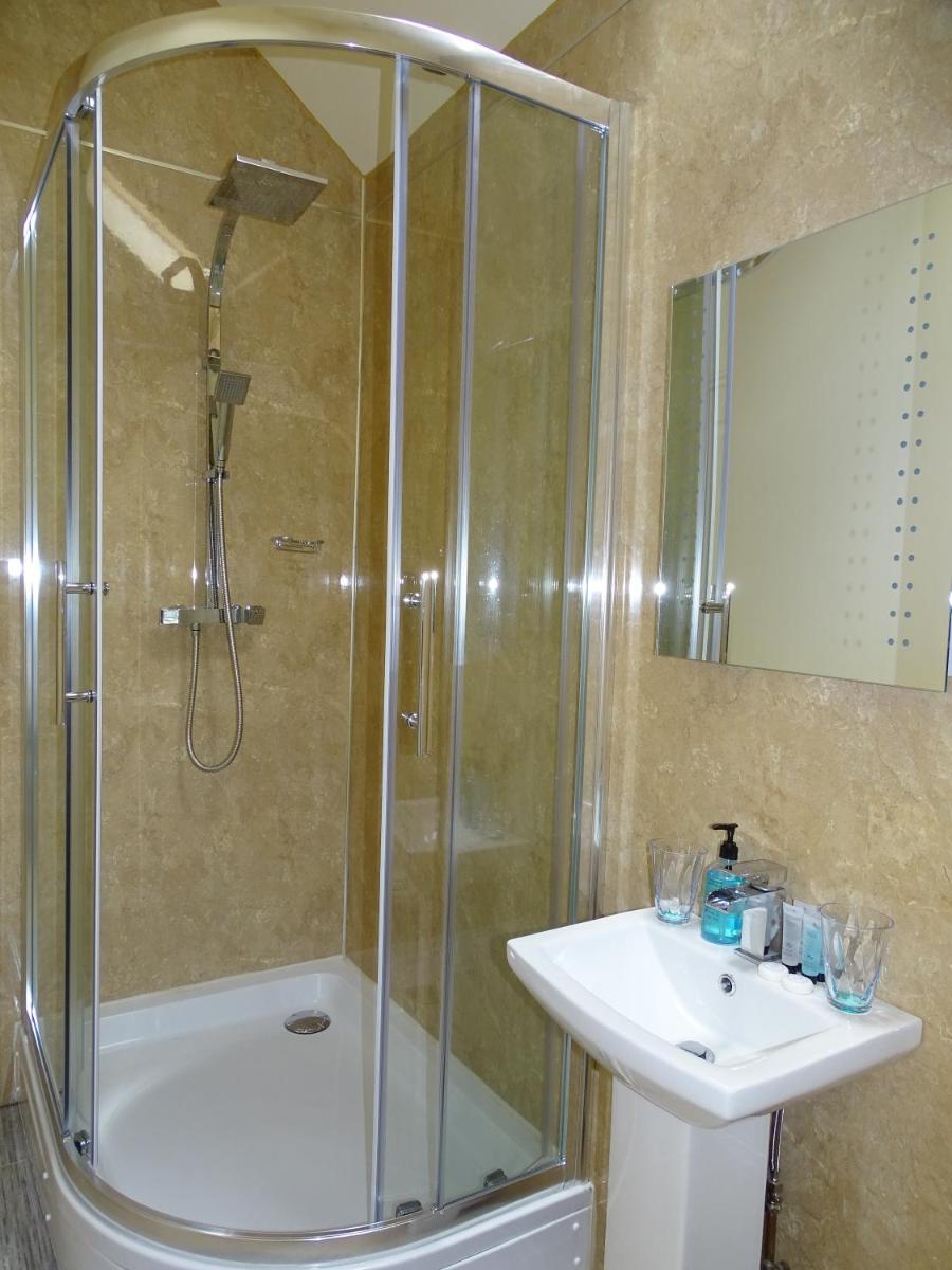Ellesmere Hotel - Housity