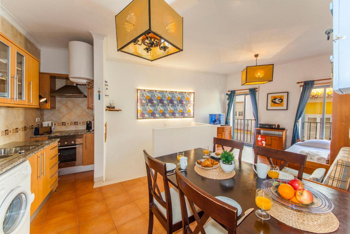 Suitetrails - A09 - Super Central Duplex Apartment
