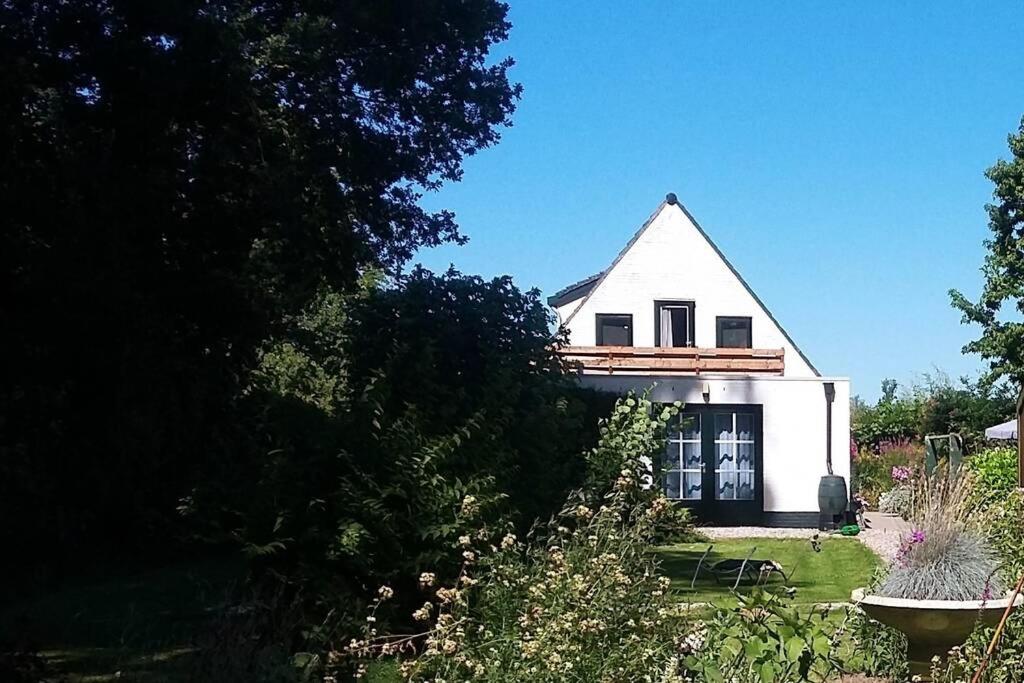 Zonnig appartement Maasbommel. - Housity