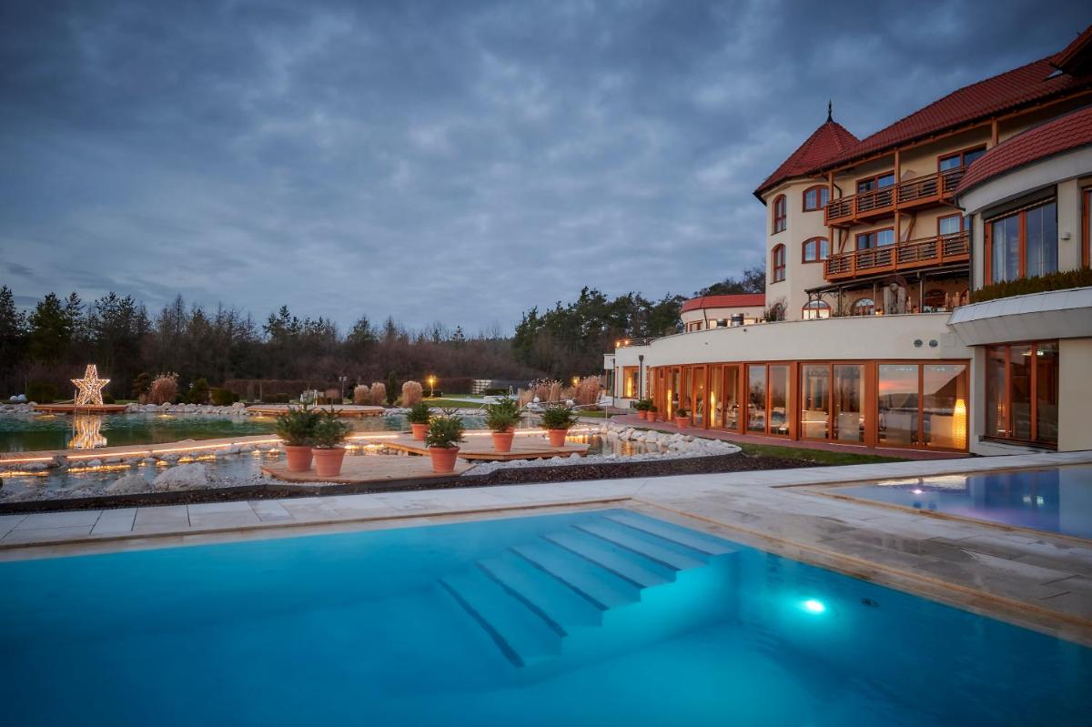 Der Swimmingpool an oder in der Nähe von Der Birkenhof Spa & Genuss Resort