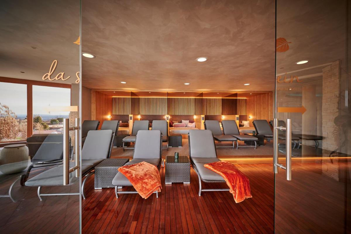 Ein Sitzbereich in der Unterkunft Der Birkenhof Spa & Genuss Resort