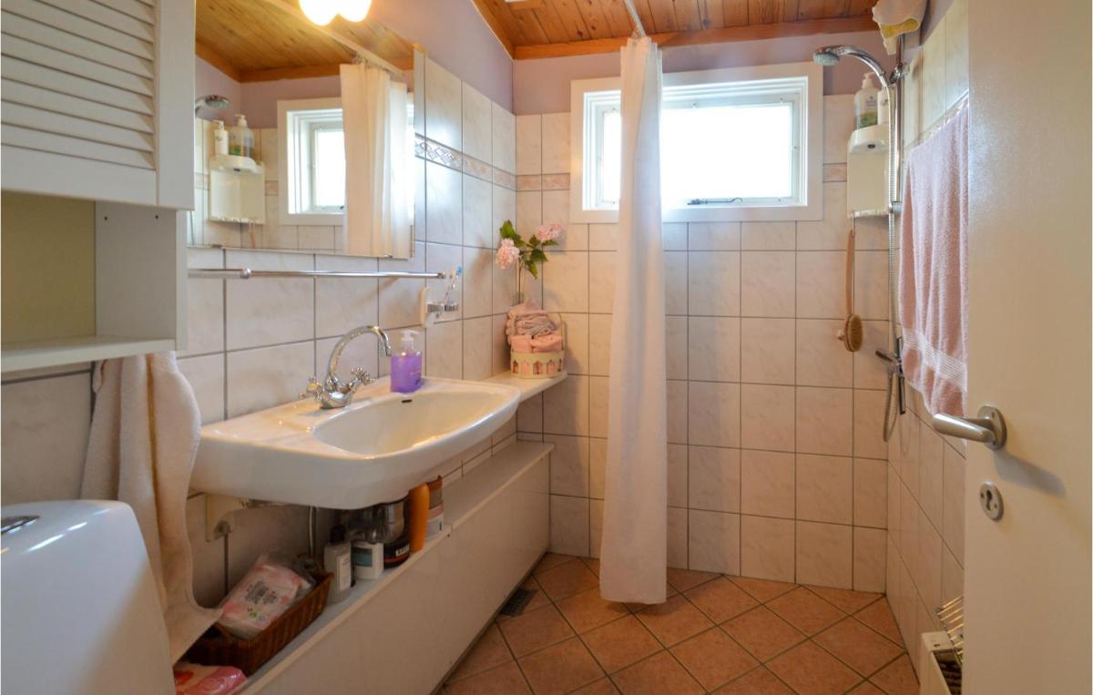Awesome home in Stubbekøbing w/ WiFi and 3 Bedrooms - Housity