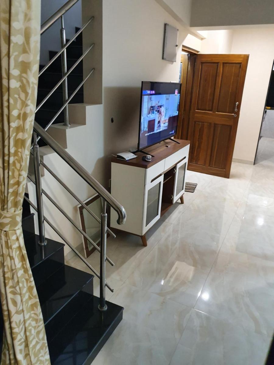 Neville's Villa - Pet friendly with Pool - Housity