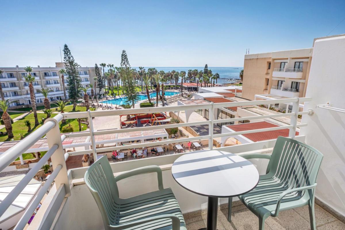 Louis Phaethon Beach - Housity