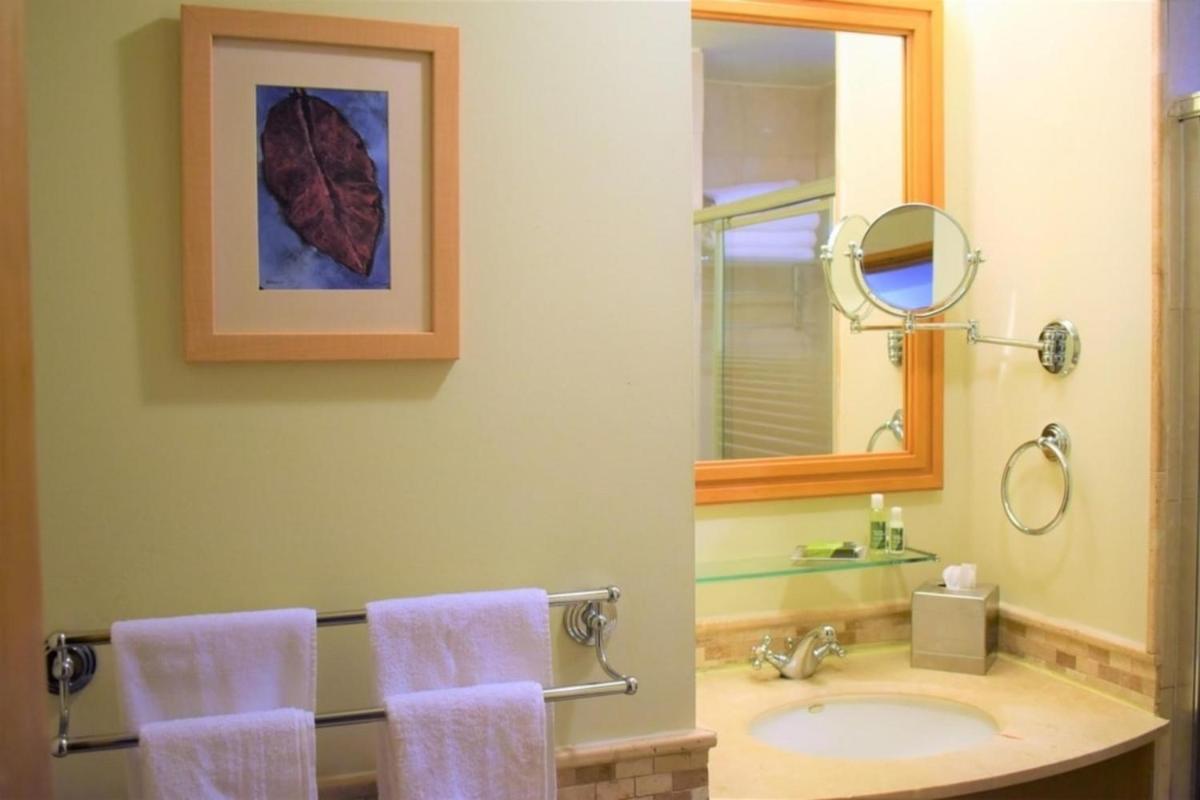 Parlor w Ocean & Lagoon view 2 guests + parking (F11) - Housity