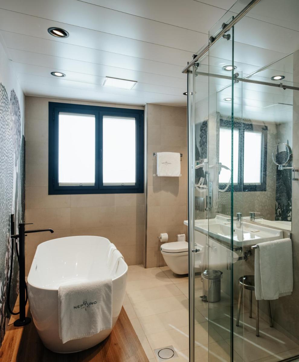Un baño de Hotel Neptuno Playa & Spa