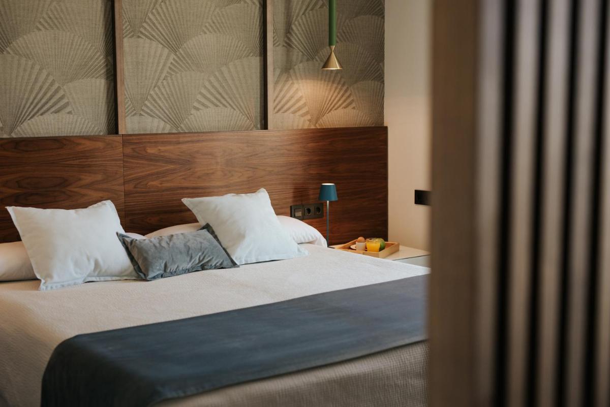 Cama o camas de una habitación en Hotel Neptuno Playa & Spa