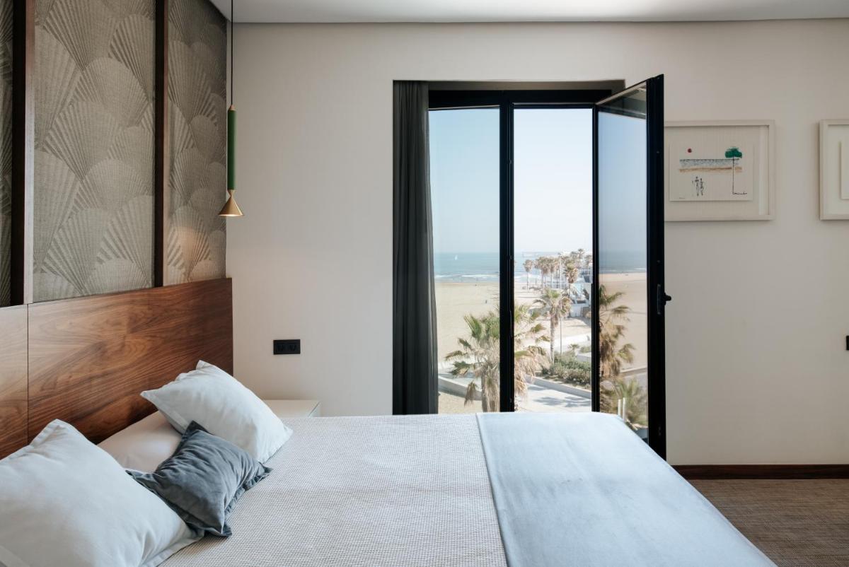 Cama o camas de una habitación en Hotel Neptuno Playa & Spa