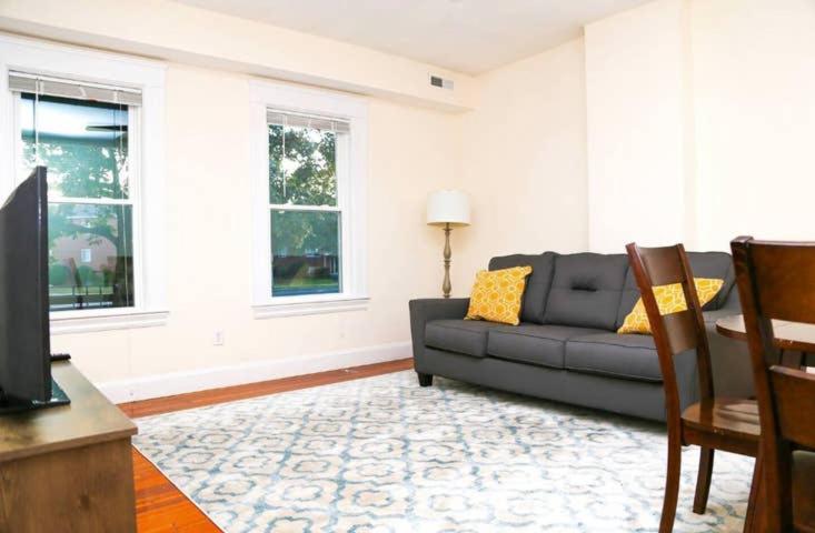 Stylish Apartment in Malden. 20 min from Boston - Housity