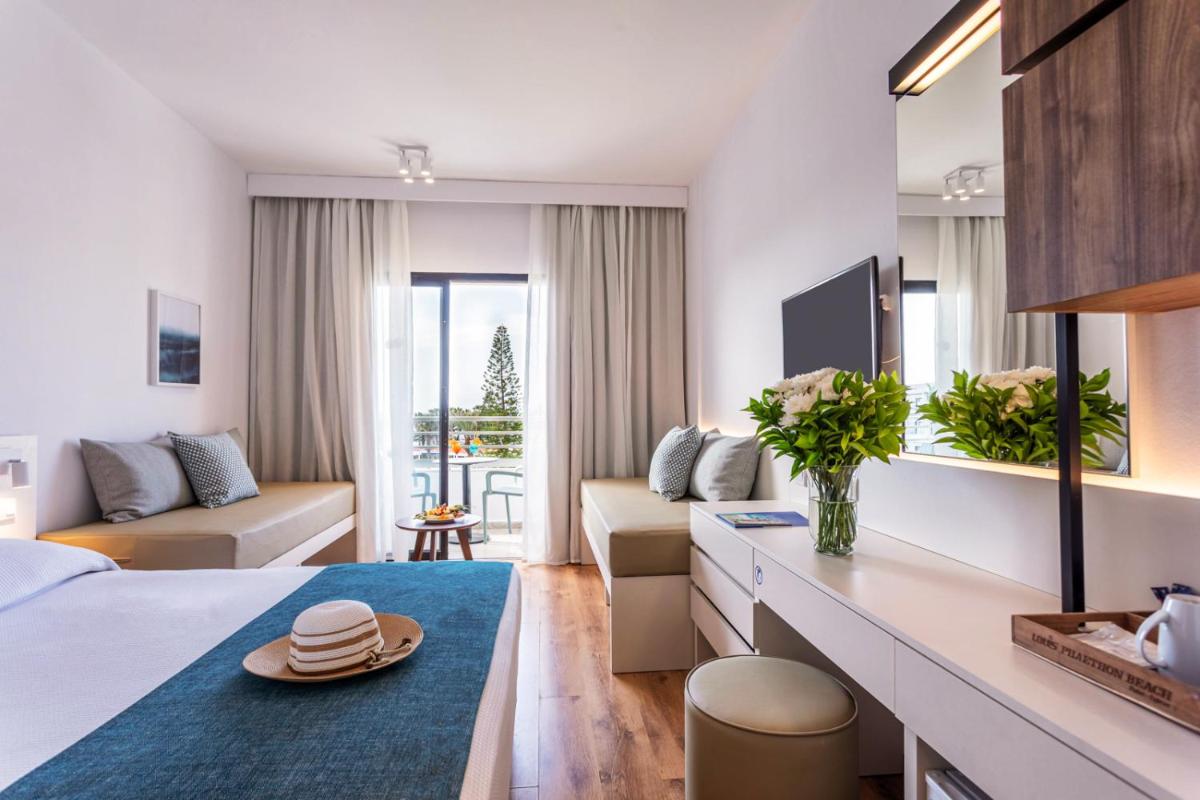 Louis Phaethon Beach - Housity