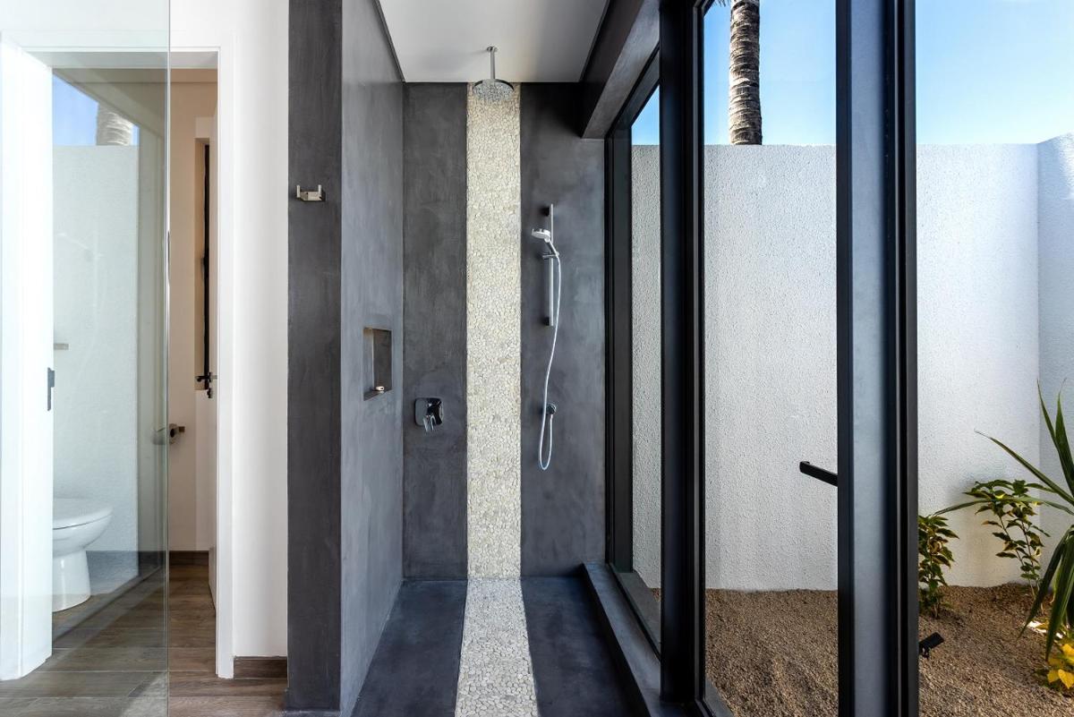 Tropical Attitude (Adults Only) - Housity