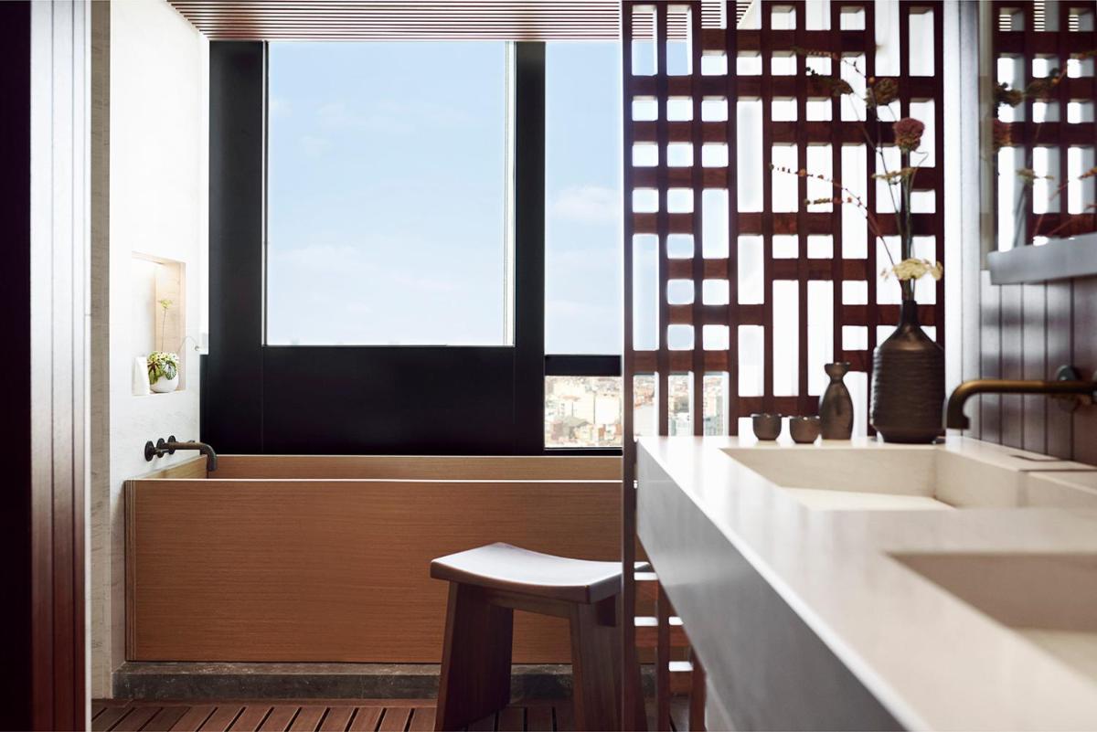 Una televisión o centro de entretenimiento en Nobu Hotel Barcelona