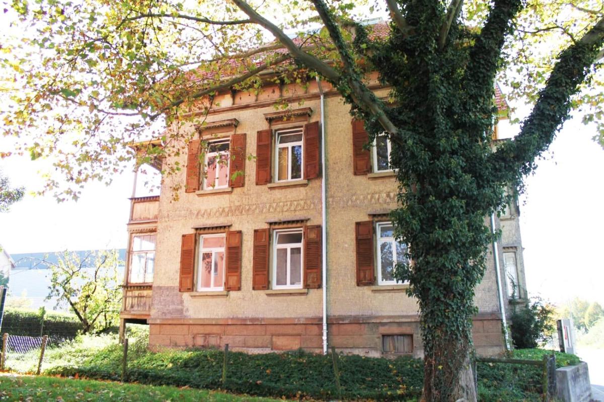 Suitetrails - Workers Apartment in Metzingen mit Balkon