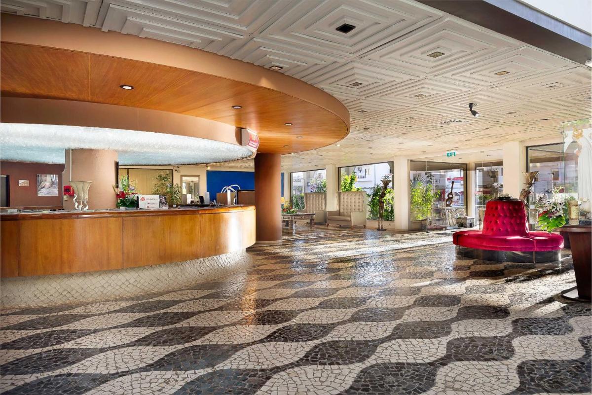 Os clientes hospedados em Muthu Oura Praia Hotel
