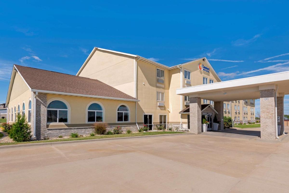 Comfort Inn & Suites near Route 66 - Housity