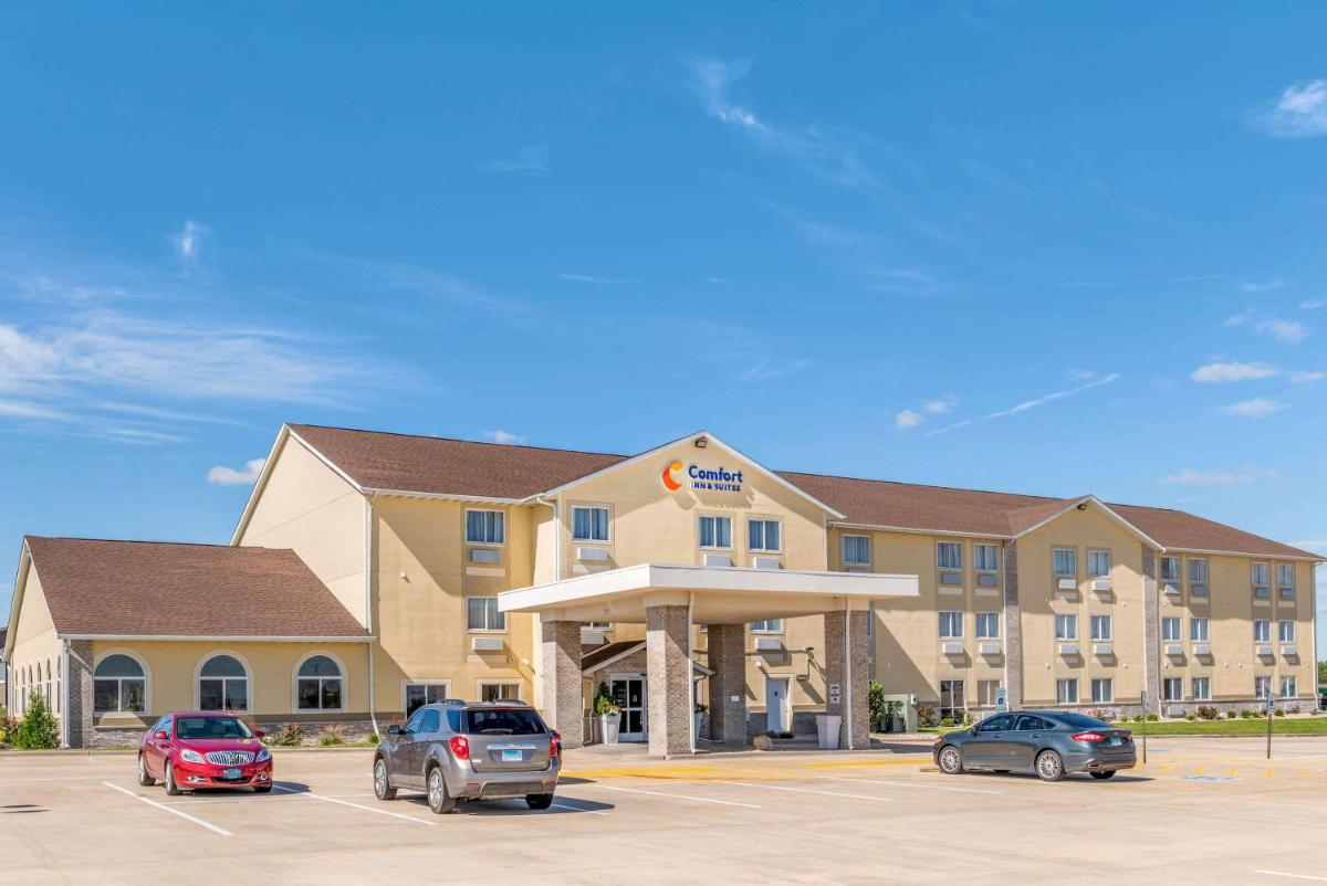 Comfort Inn & Suites near Route 66 - Housity