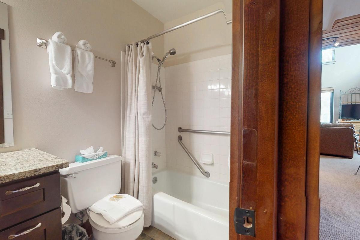 Edgewater 1445 at Lakeside Village - Housity