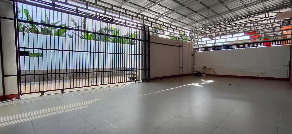 Red Perdana - Housity