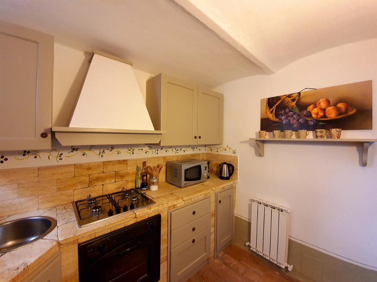 Borgo Fastelli - House in historical Borgo in Tuscany - Sambuco - Housity