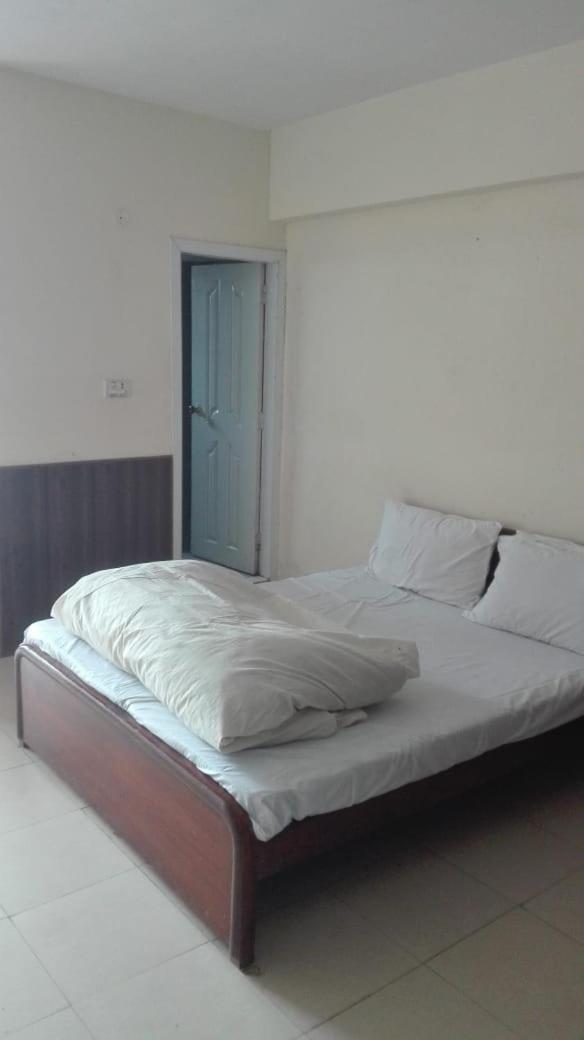 Suitetrails - Kashmir Continental Hotel and Studio Flats