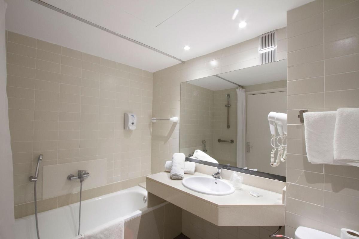 Hotel Gran Garbi & AquaSplash - Housity