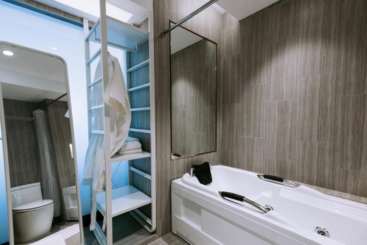 The Rich Hotel - Hizvo