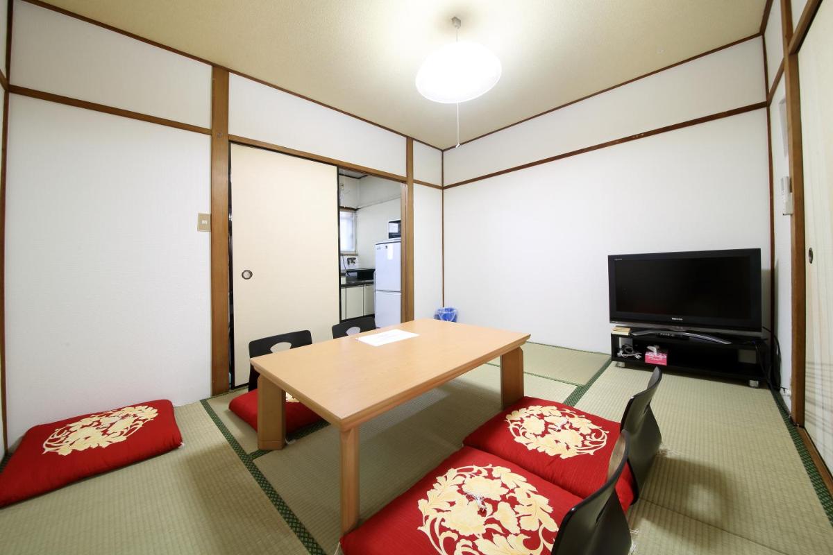 EX Two-story old private house Matsubara - Housity