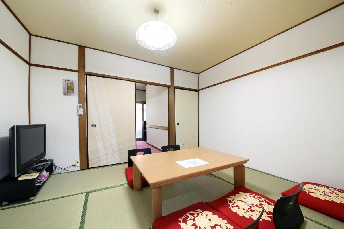 EX Two-story old private house Matsubara - Housity
