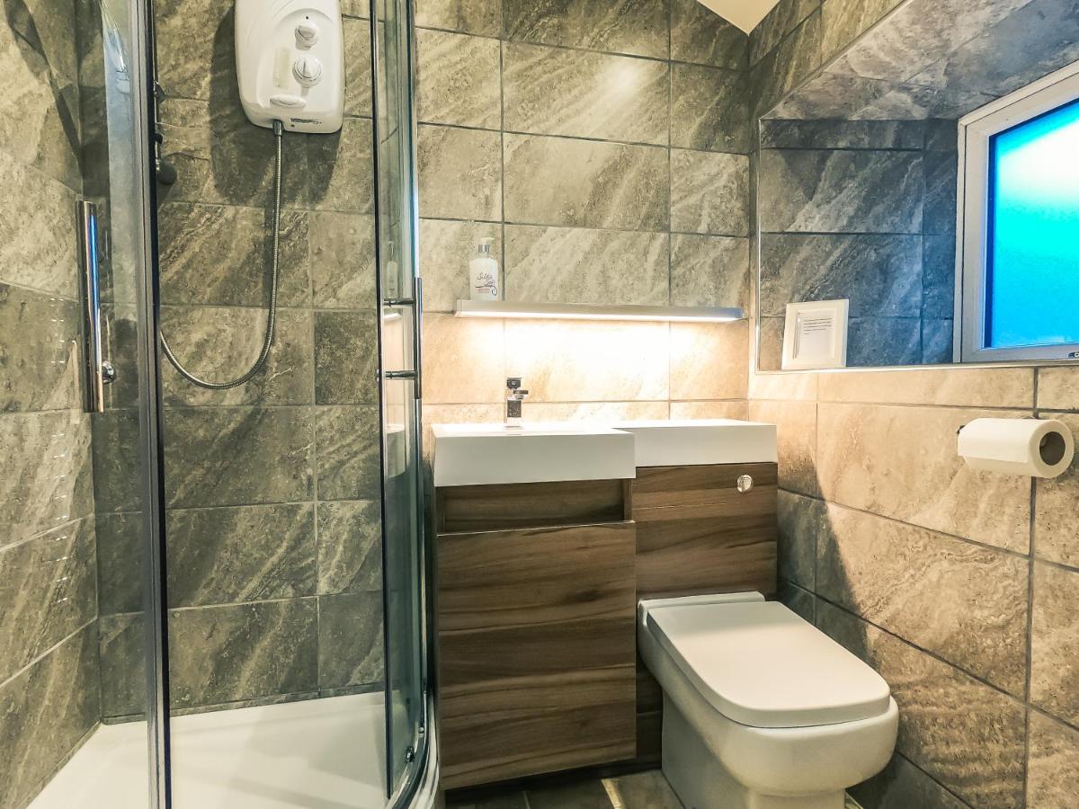 Luxury traditional stone farmhouse in Saddleworth - Housity