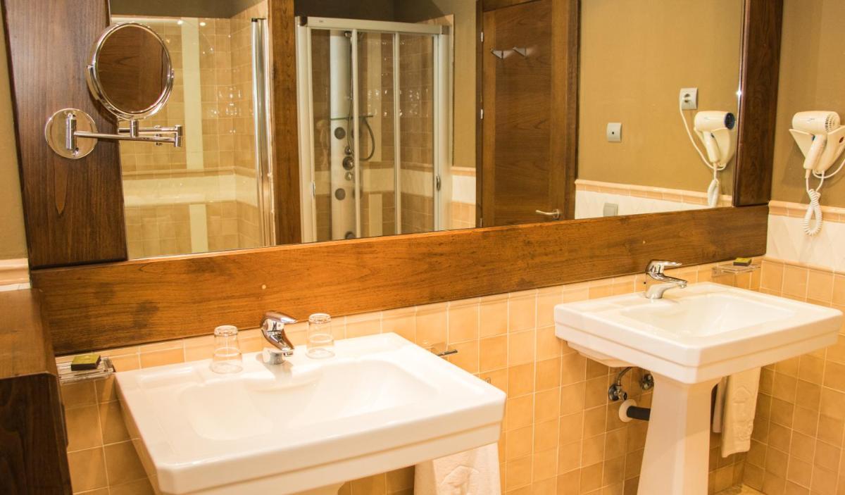 Un baño de Hosteria de Torazo Nature Hotel & Spa